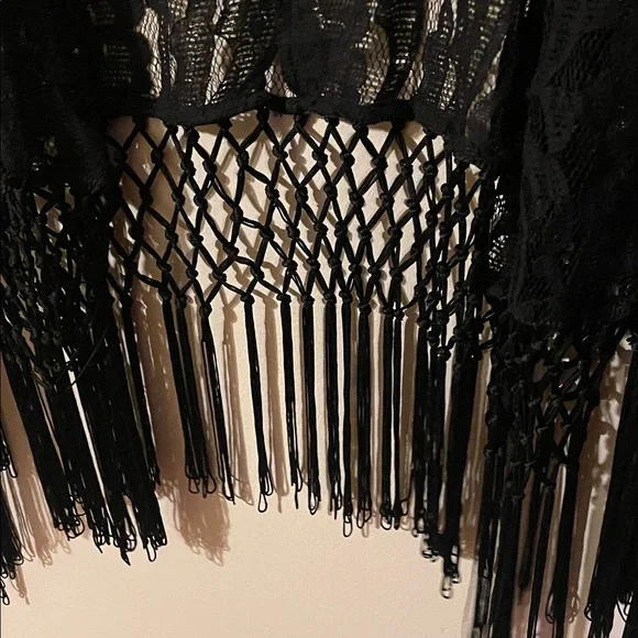 Forever 21 Black Lace Fringe Short Kimono - Picture 4 of 8